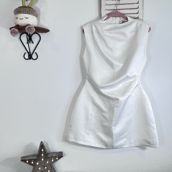 Odd Muse Dresses & Skirts - ODDMUSE WHITE MINI DRESS LARGE